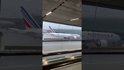 No aroporto de Paris viajando para o Rio! 😝🥰🙏 #aeroportos #viagens #curiosidades #paris