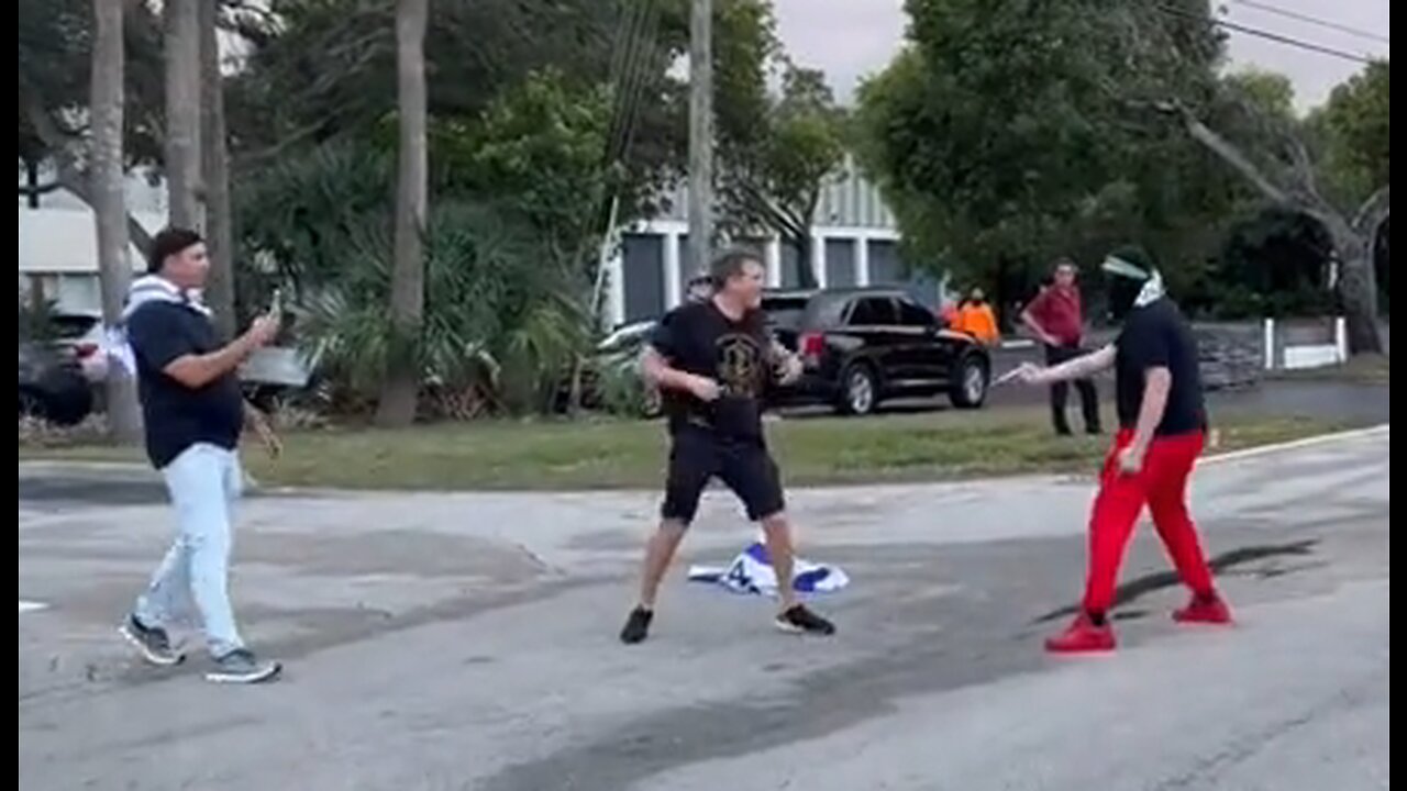 Pro-Israel & Pro-Palestinian Protesters Scrap In Boca Raton, FL