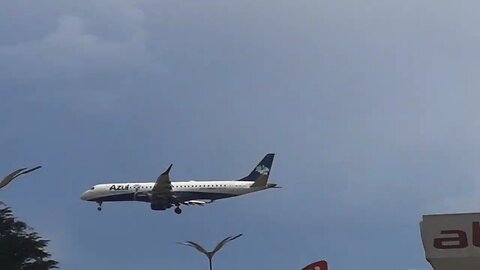 Embraer 195 PR-AXO na aproximação final antes de pousar em Manaus vindo de Boa Vista