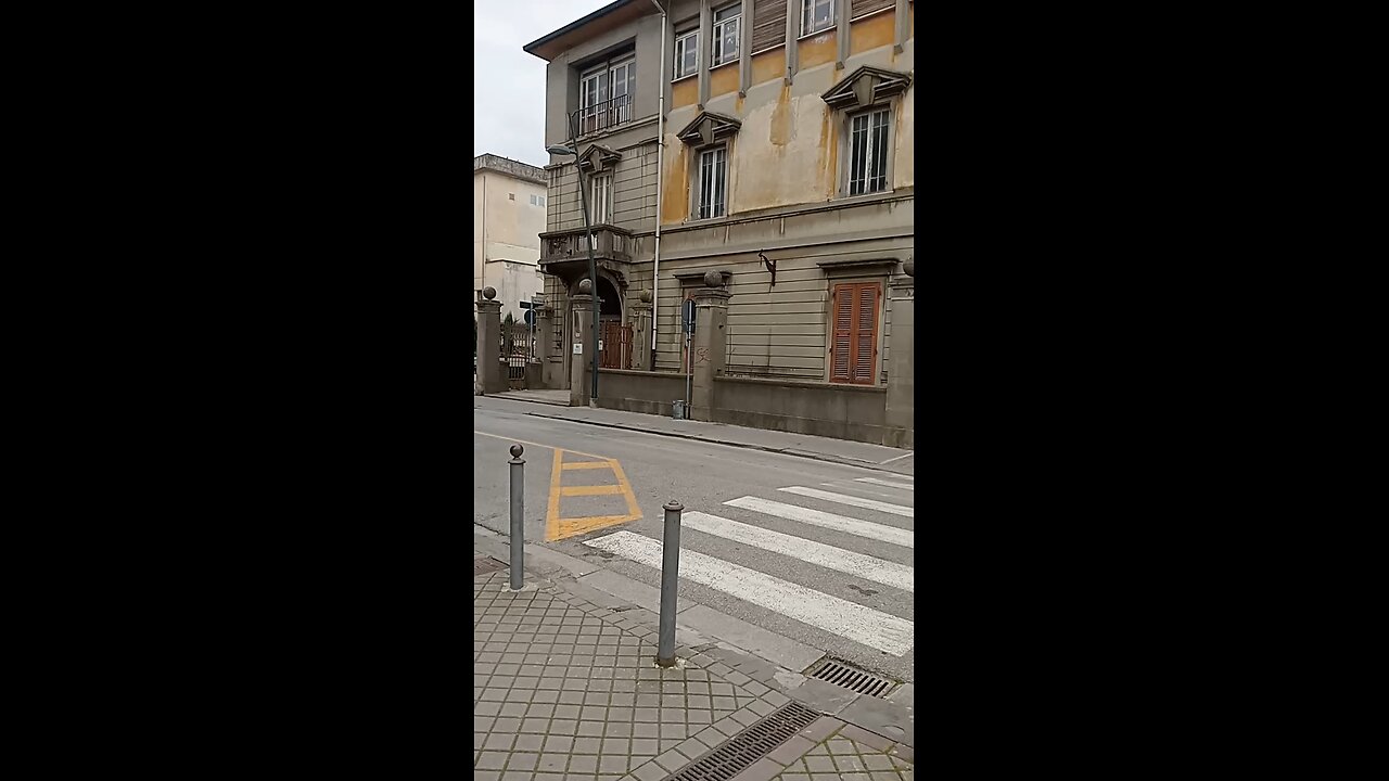 old red cross building, pontedera