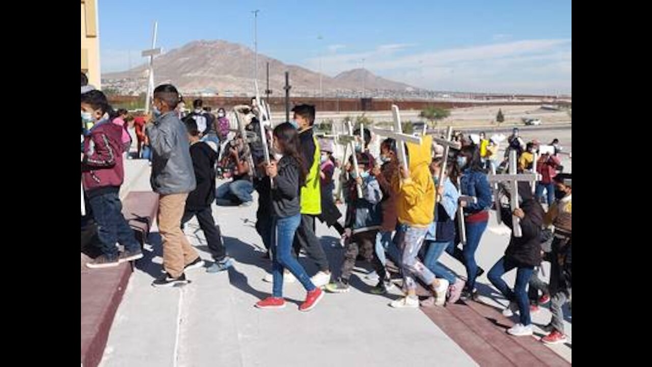 Misa binacional en la frontera por los inmigrantes muertos camino a EE.UU.