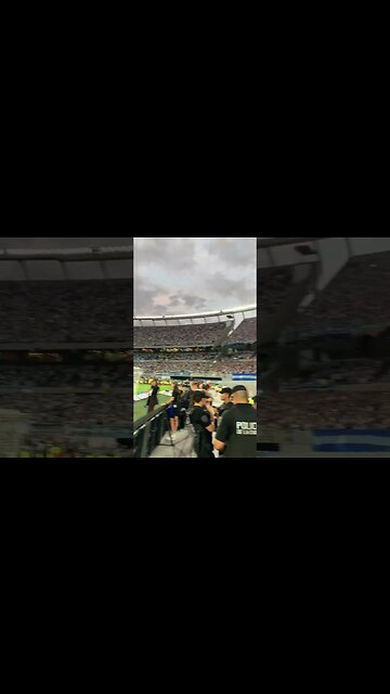 Torcedores argentinos fazendo grande festa no primeiro jogo após a conquista da Copa do Mundo 2022