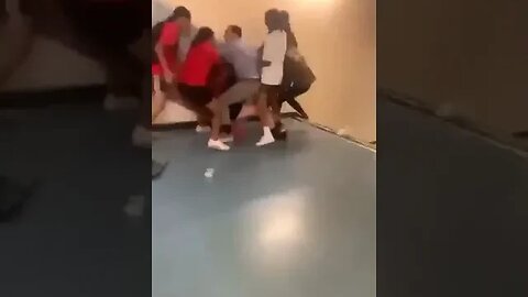 Black Girls Beat Up White Girl and Principal