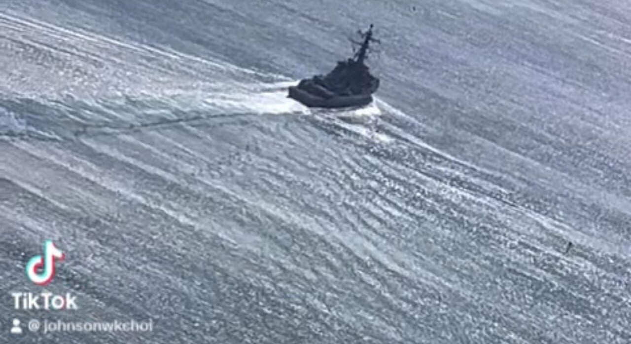 US destroyer leaving Pearl Harbor