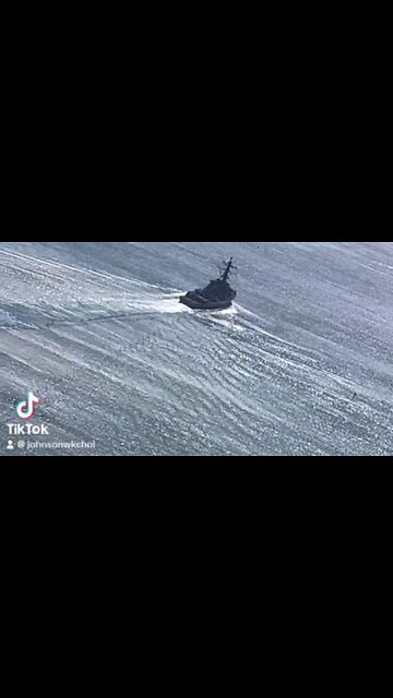 US destroyer leaving Pearl Harbor