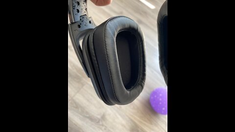 Logitech G935 wireless gaming headset with LIGHTSYNC RGB, 7.1 Surround Sound, DTS Headphone: X...