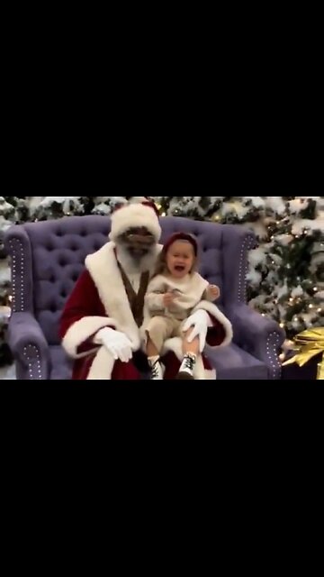 LOL, Little White Girl Is Not Happy Santa Is Black This Year