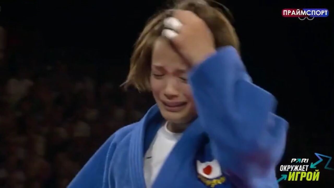 Japan's Star Female Wrestler Loses For The First Time In 5 Years At The Olympics And Loses Her Mind