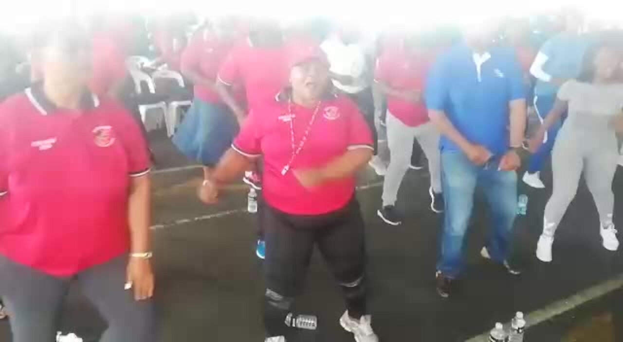 SOUTH AFRICA - Durban - Taxi driver exercise to say health (Video) (RxY)