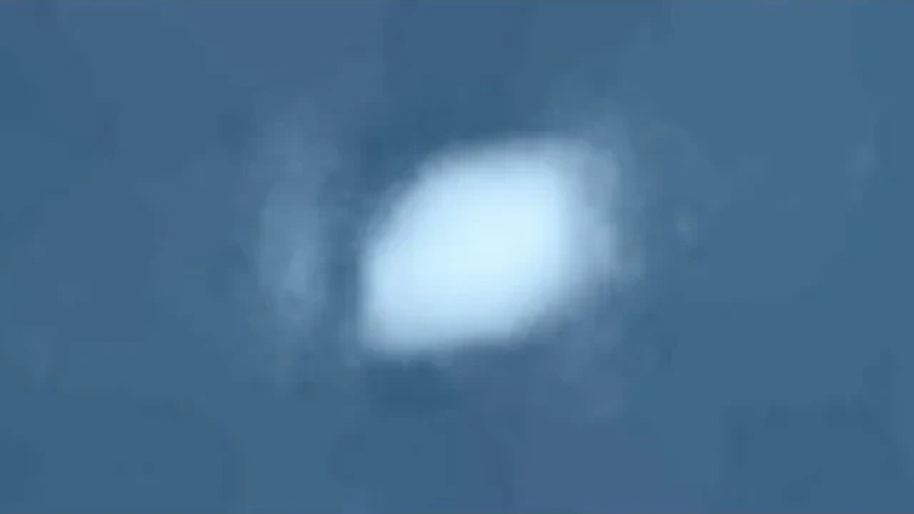 Very Fast UFO Comes Down