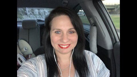 Agnes’s Talk show on the road - panel with guests - driving to Chicago