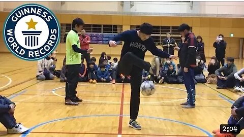 football freestyle skills 2023- Guinness world record🇧🇷😱