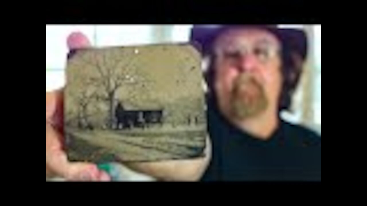Collector Sells Old Photo, But When He Recognizes Who’s In It It’s Too Late