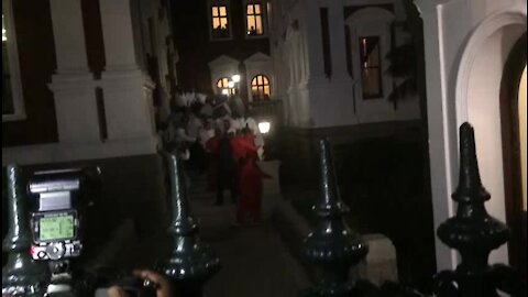 WATCH: Violent clashes between EFF members, 'White Shirts' at #SONA2017 (5Co)
