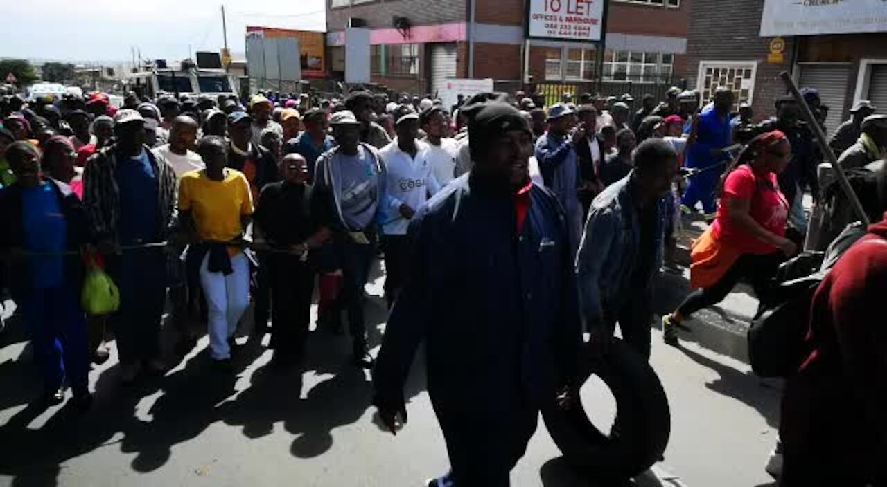 SOUTH AFRICA - Johannesburg - Alexandra residents march to Sandton (videos) (fQg)