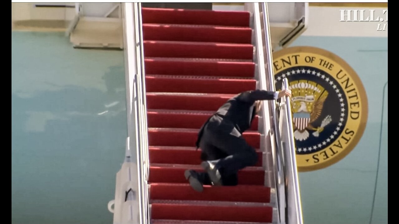 HUGE BREAKING: Biden Falls Several Times Boarding Air Force One – Ends Up on His Knees