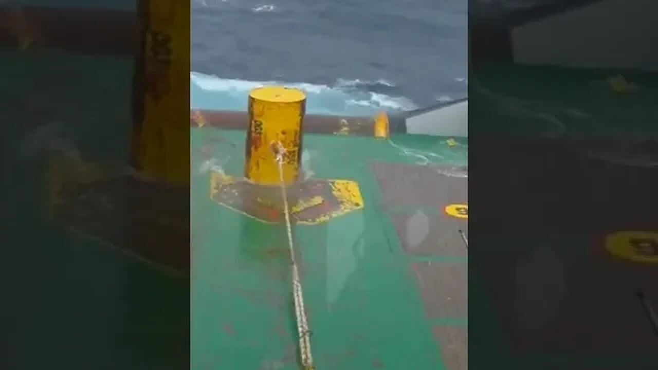 Buoy Catching Out In The Oil Patch. #trending #shorts #offshore #buoy #lifeatsea #merchantvessel