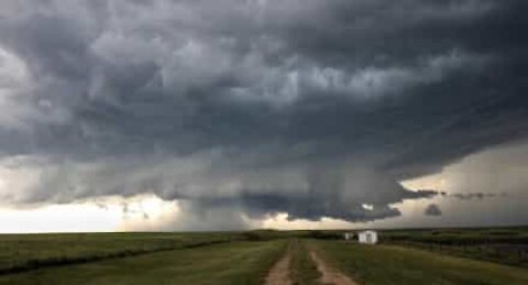 Time-lapse footage captures gathering storm