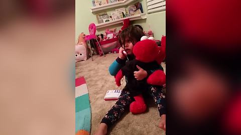Hilarious Tot Girl Talks To Her Boyfriend On Toy Phone