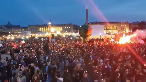 The French people are massively rising up against Macron's globalist and repressive policies Beauti