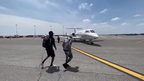 Kizz Daniels private jet lifestyle! 🛩