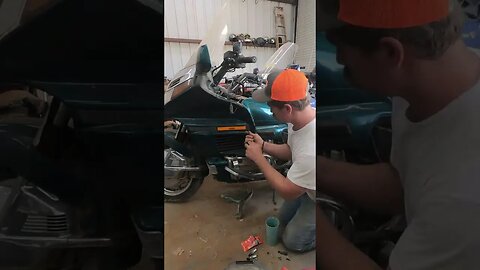 1996 Gl1500 Goldwing Restoration Shorts Pt 14, fairing Install
