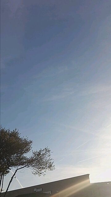 Look mommy, airplanes in the sky👀👀👀