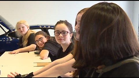 Clark County school program involves girls in tech industry