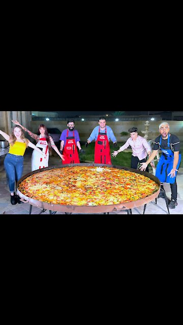 I made the biggest pizza in the world with Chef Burak | I challenged YouTubers to eat it with me!!!