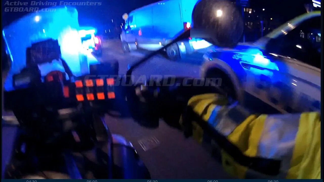 Motorcycle Police chase stolen van in Malmoe, Sweden. Crazy driver busted!