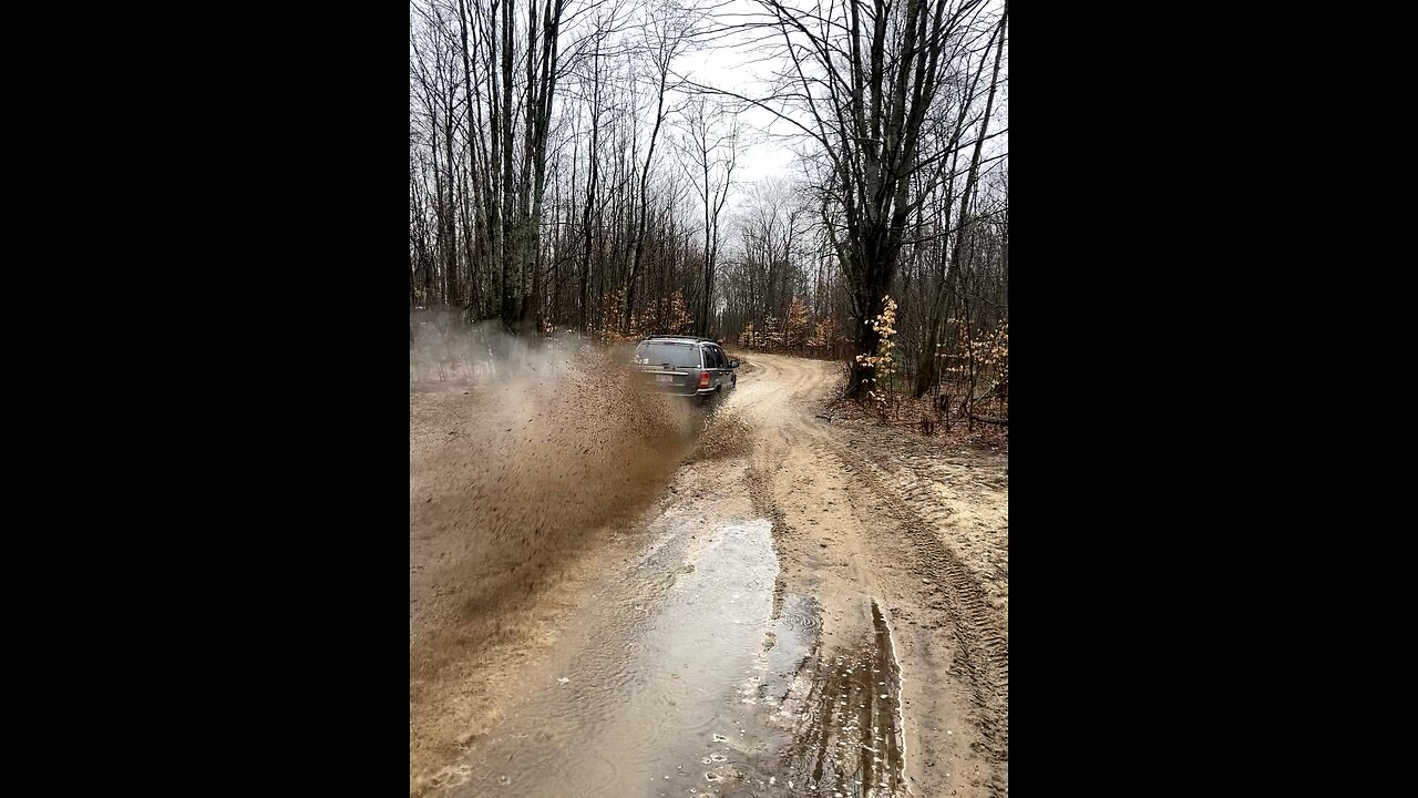 Buddy’s Wj loves the mud🤙