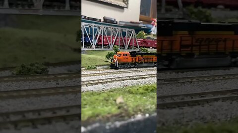 N scale trains racing