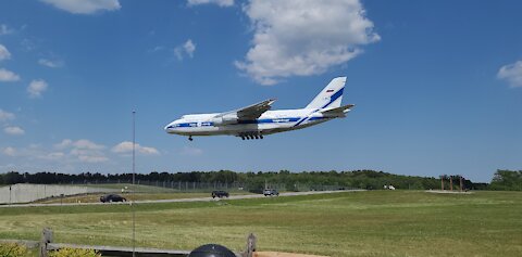 An124 Landing at Baltimore Washington