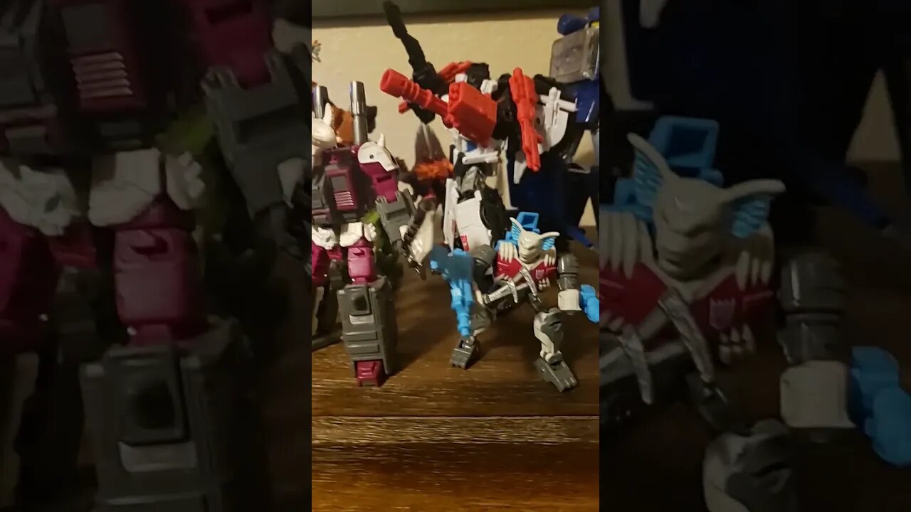 Skullgrin has the Blades of Chaos