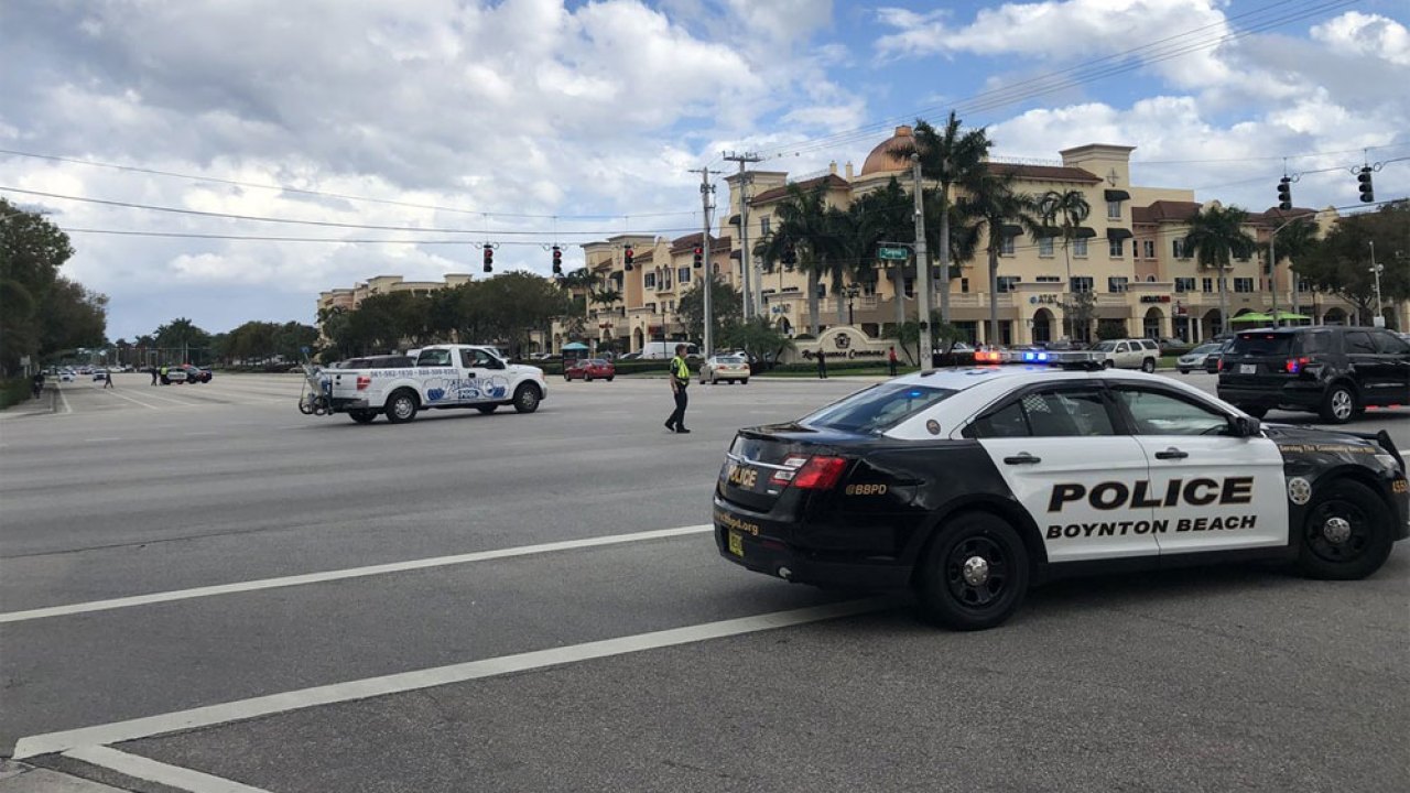 Police officer struck by vehicle in Boynton Beach