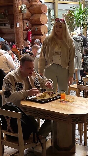 What a kind, gorgeous women🥰🥰🥰