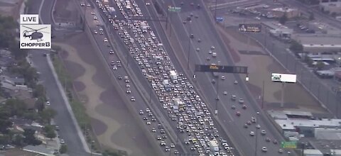 Presumed homicide crash creates massive backup on I-15