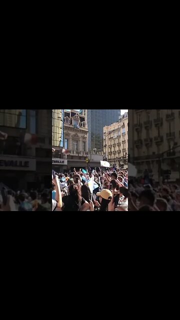 Argentina arrancando bandeira do Brasil do mastro na comemoração do título