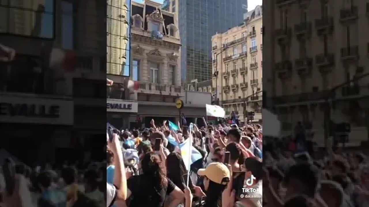 Argentina arrancando bandeira do Brasil do mastro na comemoração do título