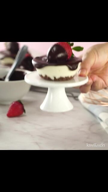 Mini Cheesecakes Covered with Chocolate