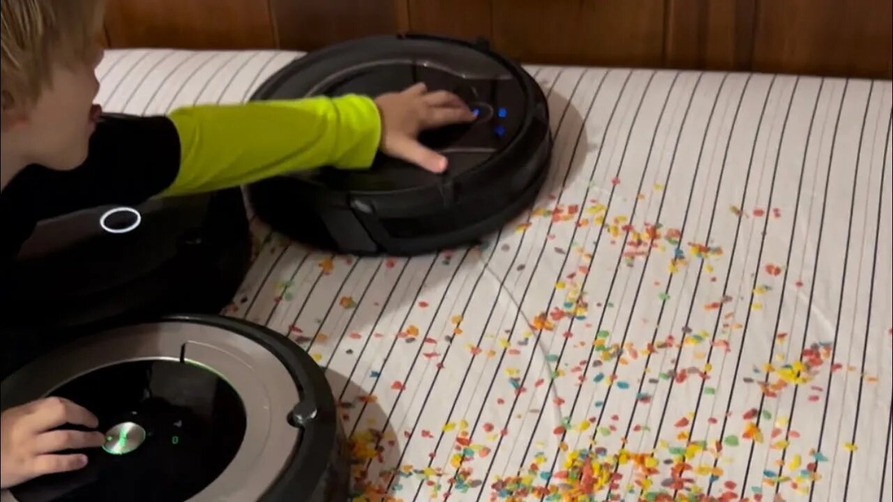 How well can Robot Vacuums clean crumbs off a bed?? Spoiler… THREE fall off this time! 🤦‍♀️