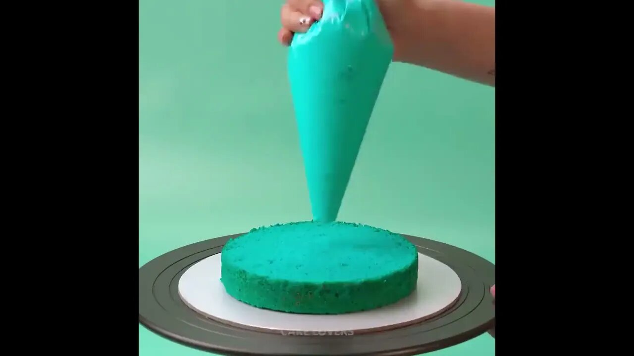 How To Make Cake For Your Coolest Family Members