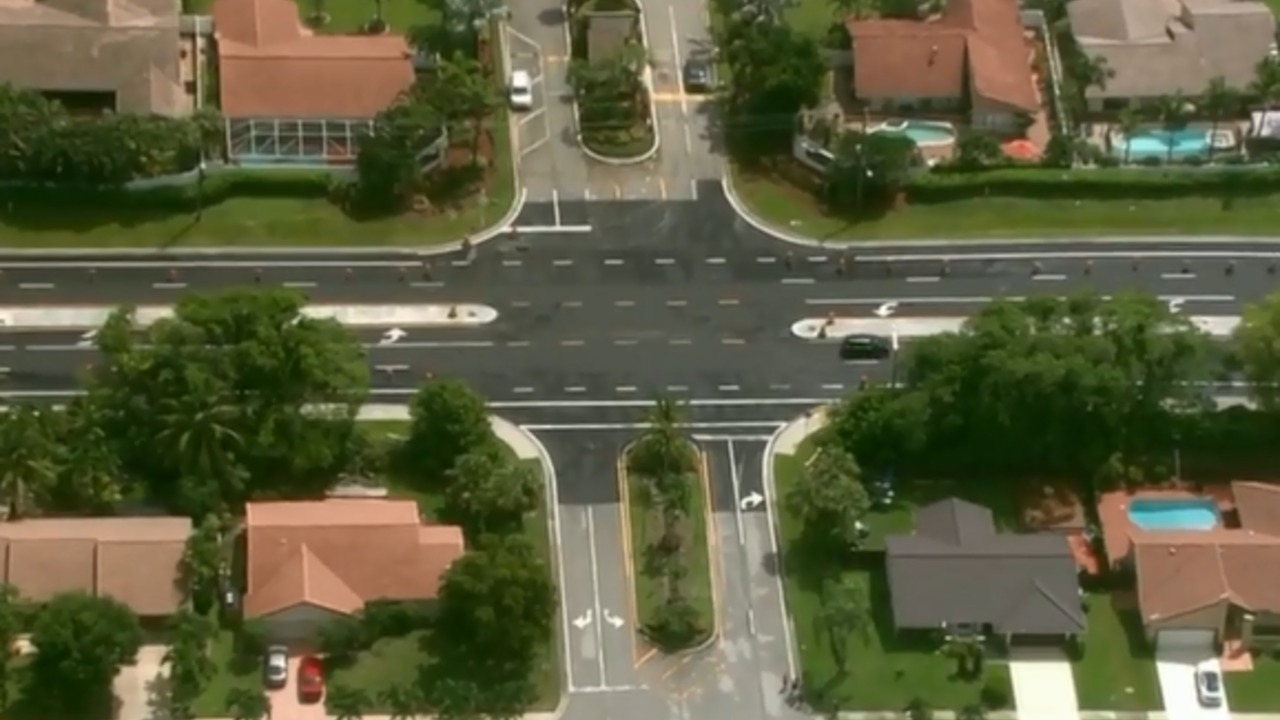 Suburban Boca Raton community fights for traffic light