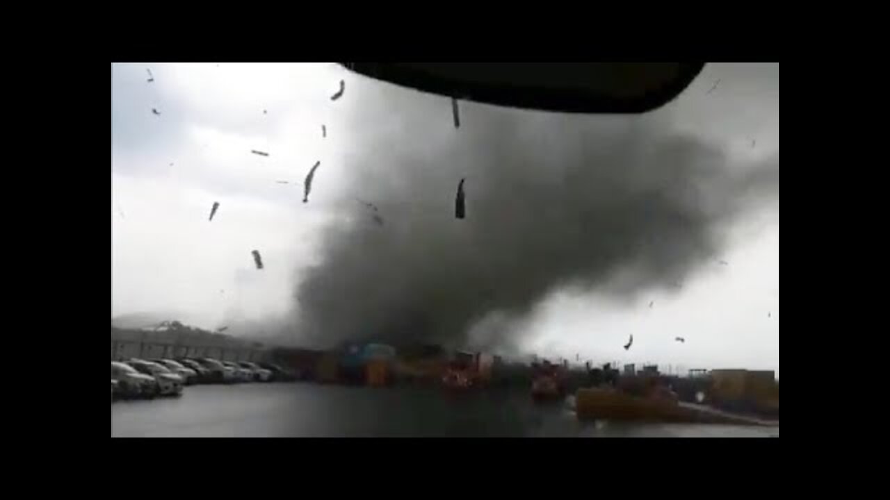 Tornado rips off roofs in Hebei Province! The apocalypse in China!