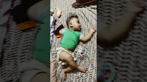 🤣🤣 guess if my 6 months old baby is sleeping or running 🤣