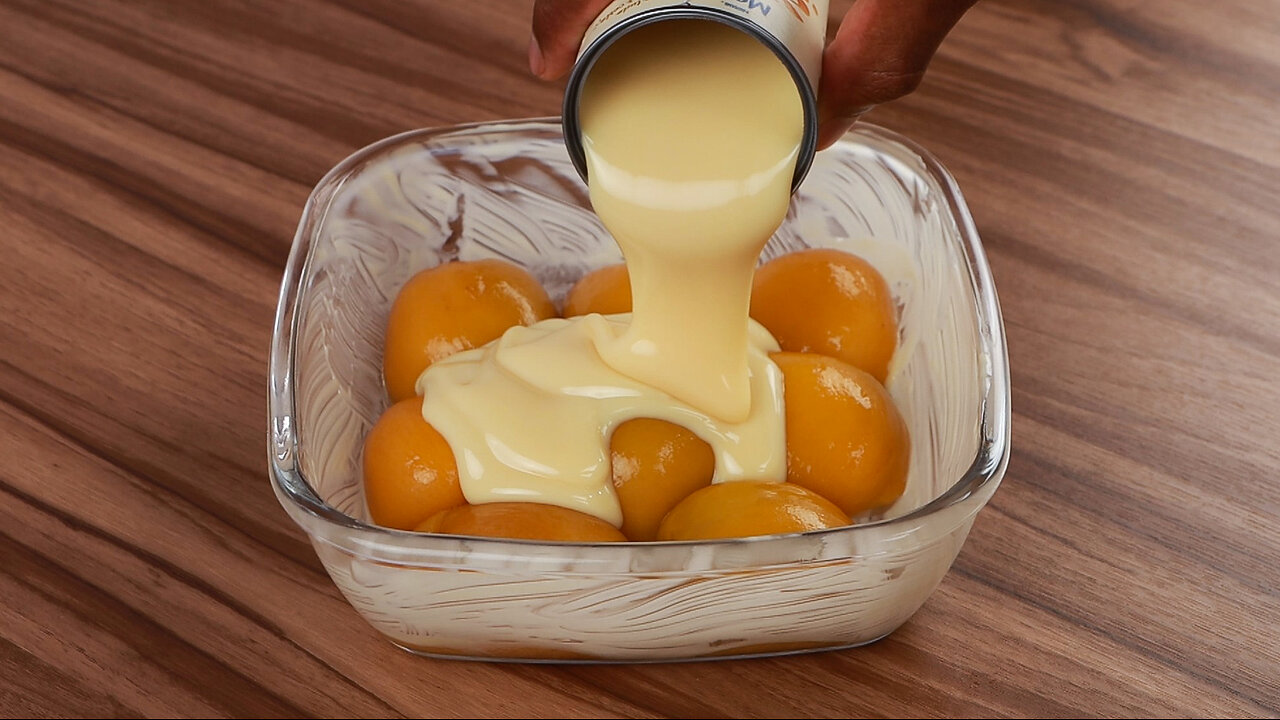 I poured condensed milk over peaches and was surprised by the result!