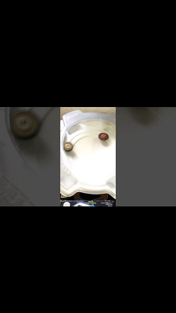 FAFNIR TROLOU o SPRIGGAN (batalha de beyblade) #beyblade #beybladeburst #batalhadebeyblade