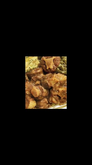 Those oxtails though... | @chefgreenhawkins on IG ✊🏾😻🤑 #shorts
