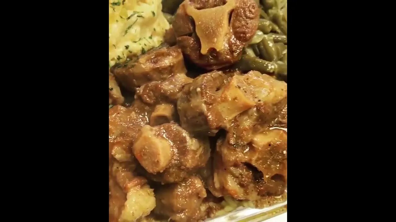 Those oxtails though... | @chefgreenhawkins on IG βπΎπ»π€ #shorts