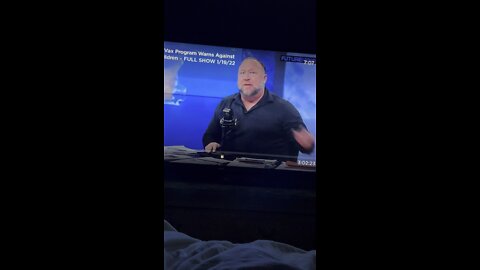 Alex Jones CoViD 19 vaccines are killing people per WHO